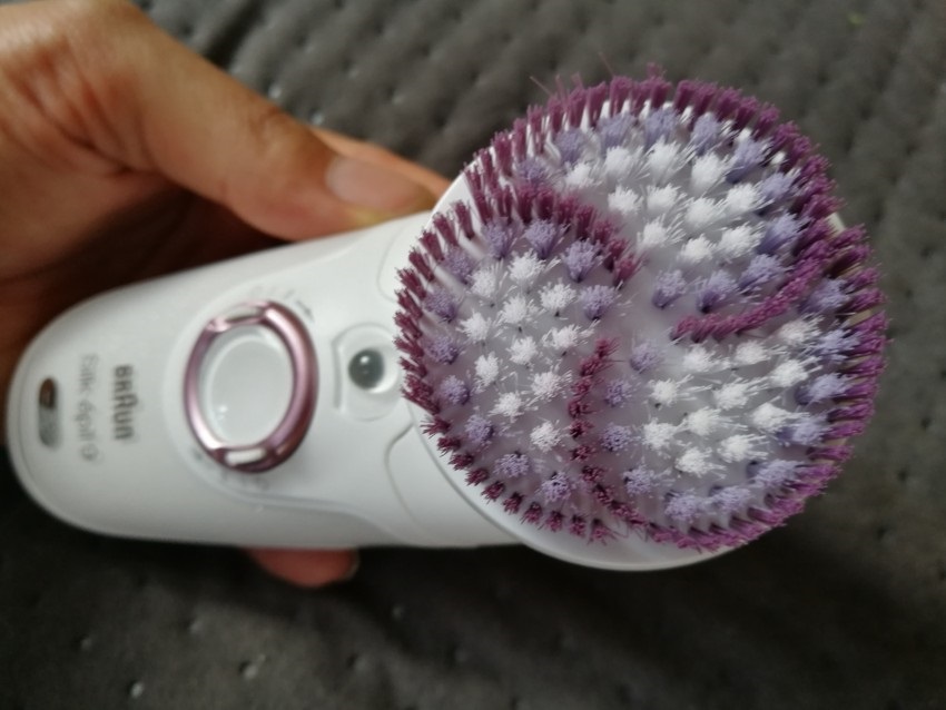 Braun Silk-epil SensoSmart 9-990 – peelingová kefka